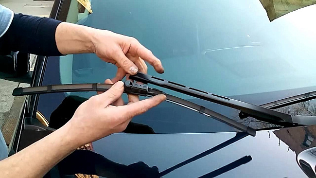 Замена щеток стеклоочистителя(JAC)